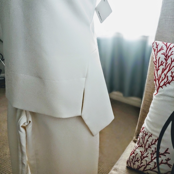 Cream asymmetrical top New size M - Picture 5 of 10